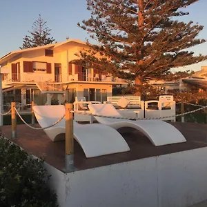 Suitebeach Bnb And Bed & Breakfast